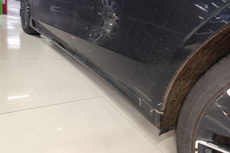 Used Lynk & Co 10 EM-P 2025 Facelifted Model 120 All-Wheel Drive Ultra Left Side Sill