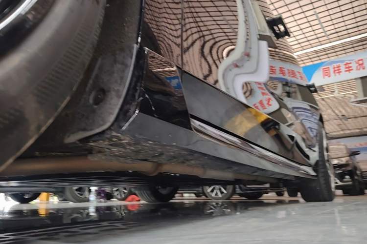 Used Lynk & Co 10 EM-P 2025 Model 240 Four-Wheel Drive Ultra Left Side Sill