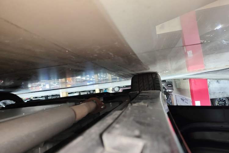 Used Lynk & Co 10 EM-P 2025 Model 240 All-Wheel Drive Ultra—Sport Edition Left Side Sill