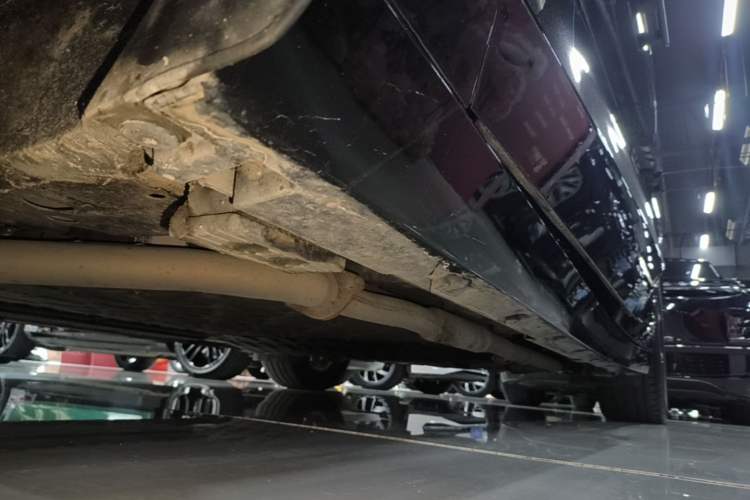 Used Lynk & Co 10 EM-P 2025 Model 120 Four-Wheel Drive Ultra Left Side Sill