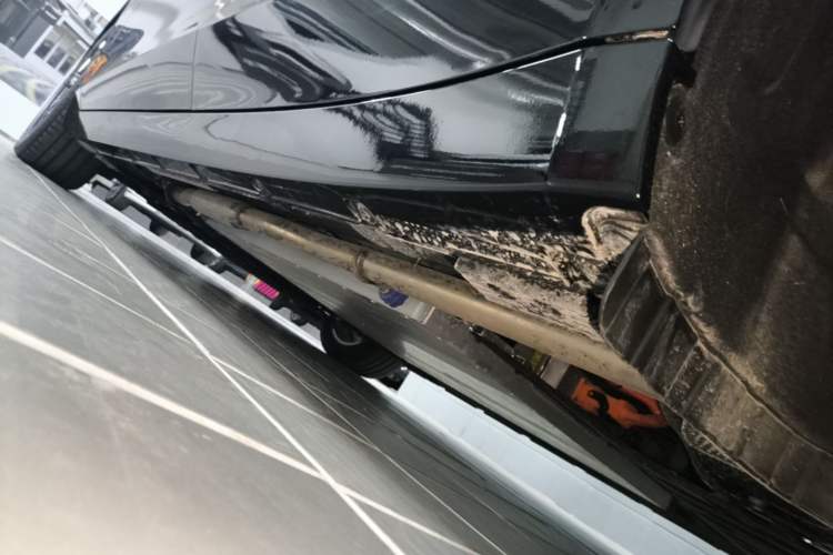 Used Lynk & Co 10 EM-P 2025 Facelifted Model 240 All-Wheel Drive Ultra Left Side Sill