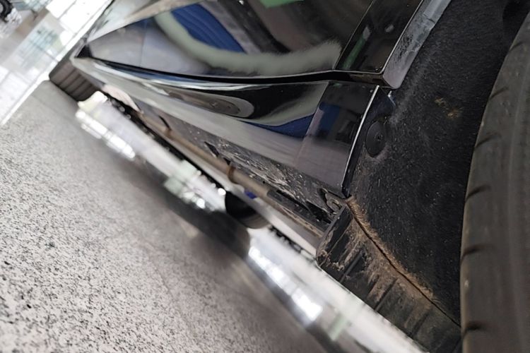 Used Lynk & Co 10 EM-P 2025 Model 240 Four-Wheel Drive Ultra Left Side Sill
