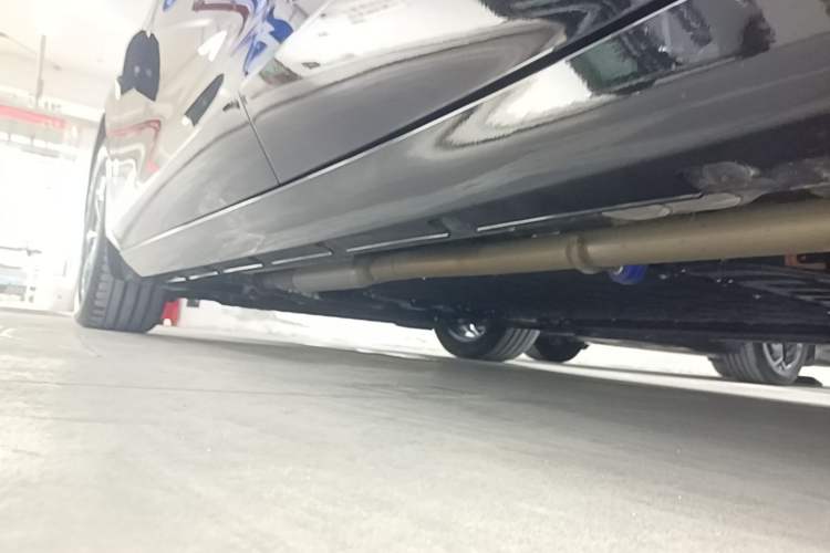Used Lynk & Co 10 EM-P 2025 Facelifted Model 120 All-Wheel Drive Ultra Left Side Sill