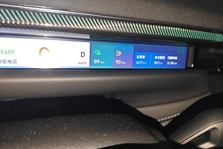 Used Lynk & Co 10 EM-P 2025 Facelifted Model 120 All-Wheel Drive Ultra Odometer Close Up