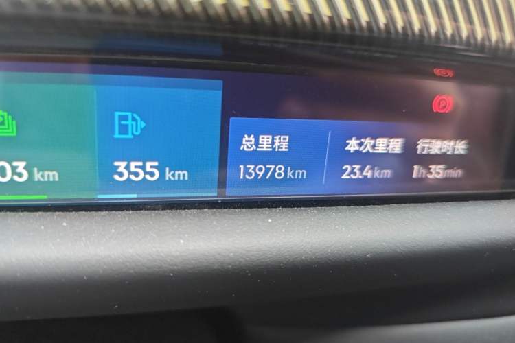 Used Lynk & Co 10 EM-P 2025 Model 240 Four-Wheel Drive Ultra Odometer Close Up
