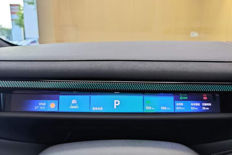 Used Lynk & Co 10 EM-P 2025 Model 240 Four-Wheel Drive Ultra Odometer Close Up