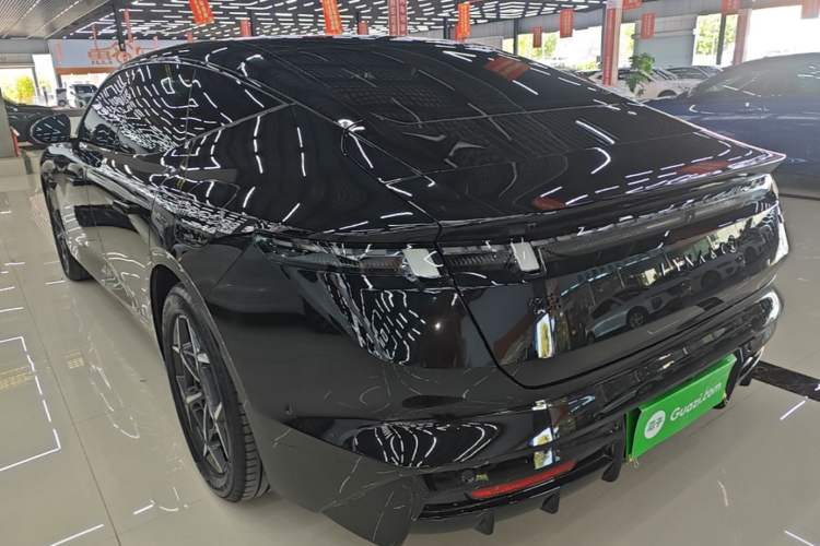 Used Lynk & Co 10 EM-P 2025 Facelifted Model 240 All-Wheel Drive Ultra Rear Left 45 Deg