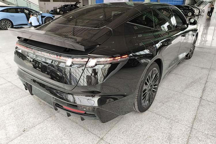 Used Lynk & Co 10 EM-P 2025 Model 240 Four-Wheel Drive Ultra Rear Right 45 Deg