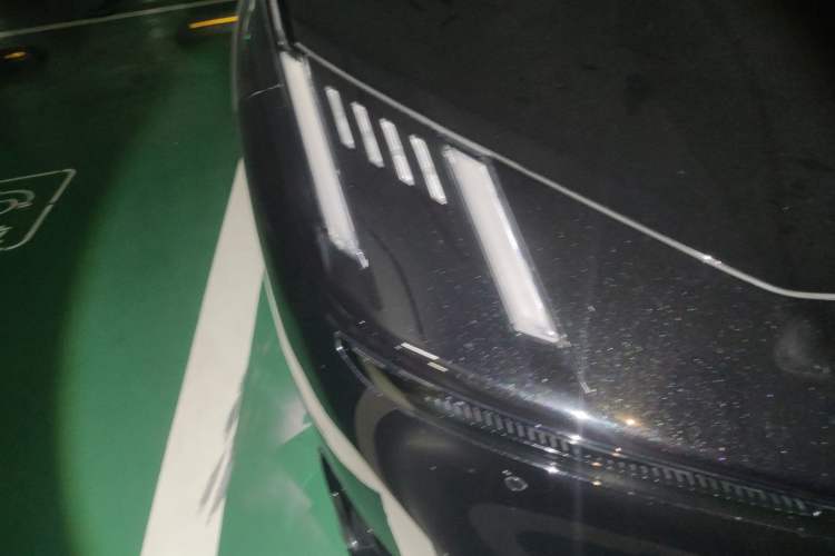 Used Lynk & Co 10 EM-P 2025 Model 240 All-Wheel Drive Ultra—Sport Edition Right Front Headlight