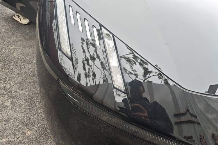 Used Lynk & Co 10 EM-P 2025 Model 240 Four-Wheel Drive Ultra Right Front Headlight