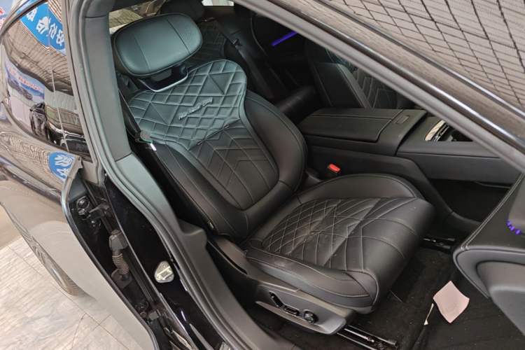 Used Lynk & Co 10 EM-P 2025 Model 240 Four-Wheel Drive Ultra Right Front Seat