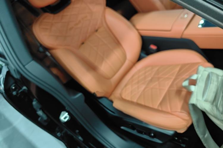 Used Lynk & Co 10 EM-P 2025 Model 240 Four-Wheel Drive Ultra Right Front Seat