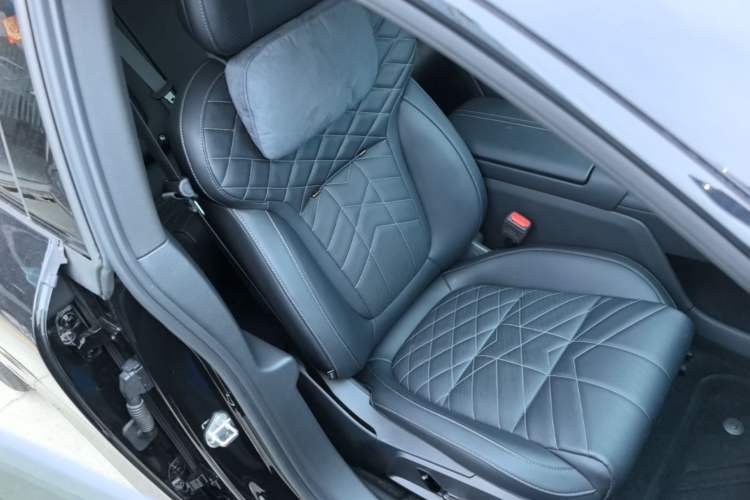 Used Lynk & Co 10 EM-P 2025 Model 120 Four-Wheel Drive Ultra Right Front Seat