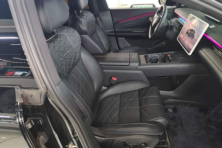 Used Lynk & Co 10 EM-P 2025 Facelifted Model 120 All-Wheel Drive Ultra Right Front Seat