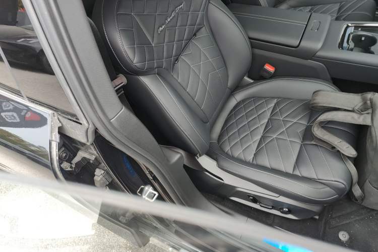 Used Lynk & Co 10 EM-P 2025 Model 120 Four-Wheel Drive Ultra Right Front Seat
