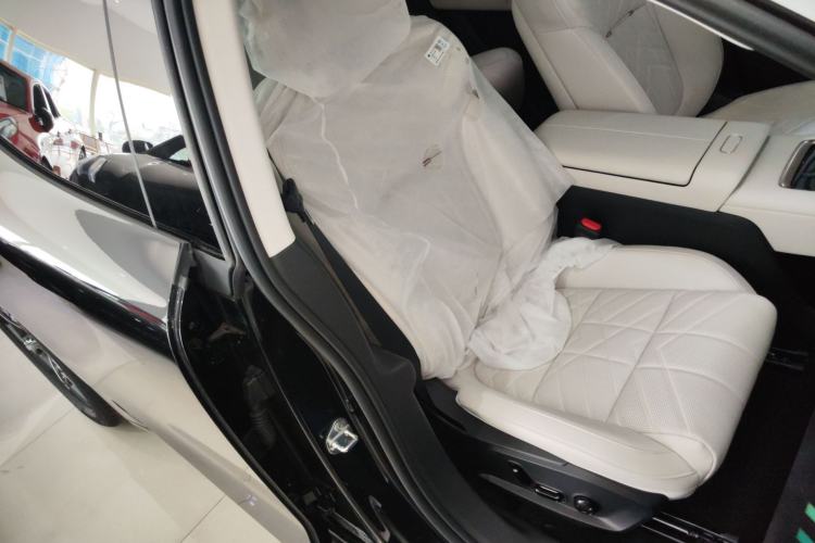 Used Lynk & Co 10 EM-P 2025 Model 120 Four-Wheel Drive Ultra Right Front Seat