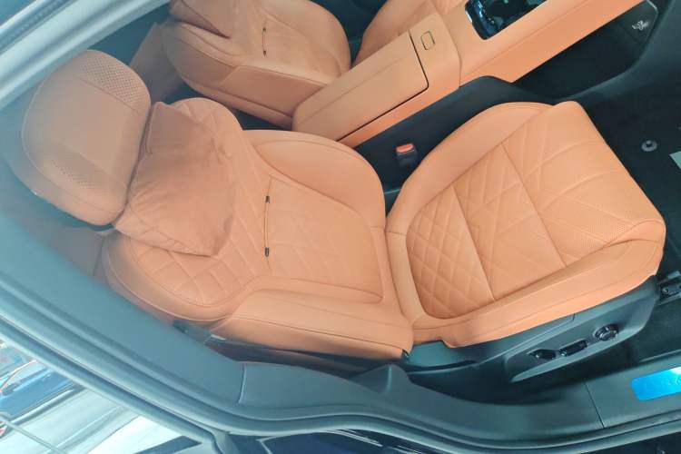 Used Lynk & Co 10 EM-P 2025 Model 120 Four-Wheel Drive Ultra Right Front Seat