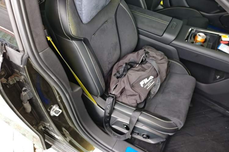 Used Lynk & Co 10 EM-P 2025 Model 240 All-Wheel Drive Ultra—Sport Edition Right Front Seat