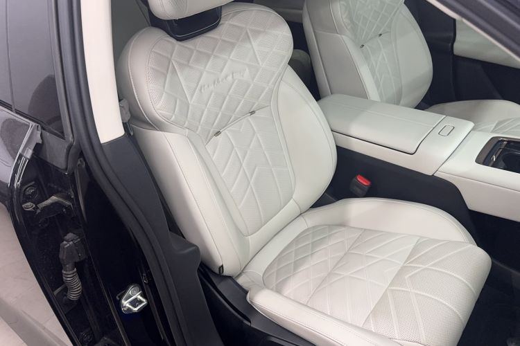 Used Lynk & Co 10 EM-P 2025 Model 120 Four-Wheel Drive Ultra Right Front Seat