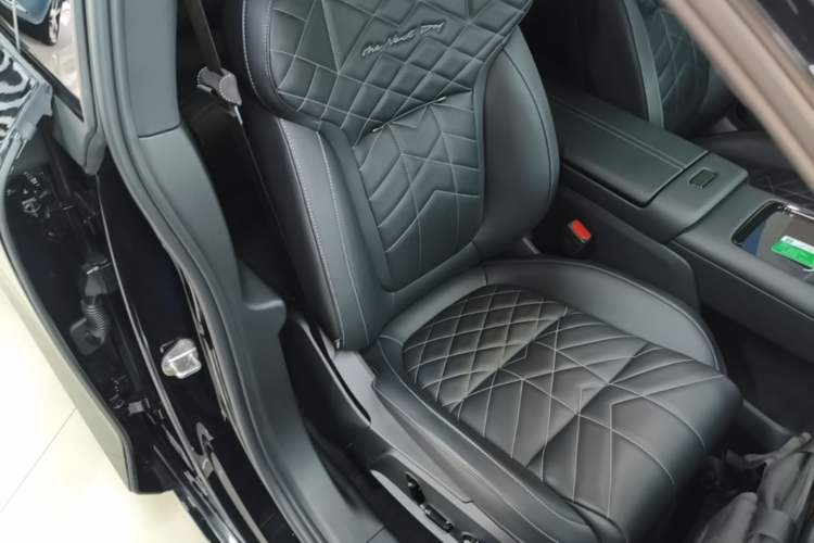Used Lynk & Co 10 EM-P 2025 Model 120 Four-Wheel Drive Ultra Right Front Seat