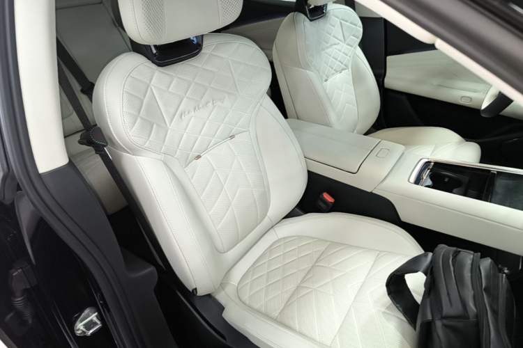 Used Lynk & Co 10 EM-P 2025 Model 120 Four-Wheel Drive Ultra Right Front Seat