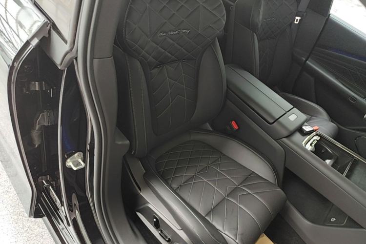 Used Lynk & Co 10 EM-P 2025 Model 240 Four-Wheel Drive Ultra Right Front Seat