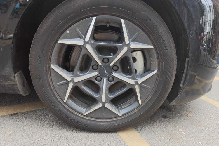 Used Lynk & Co 10 EM-P 2025 Model 120 Four-Wheel Drive Ultra Right Front Wheel Hub