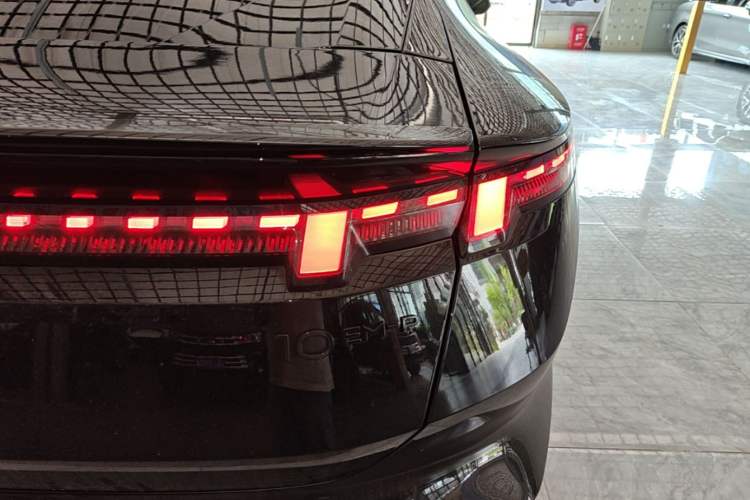 Used Lynk & Co 10 EM-P 2025 Model 240 Four-Wheel Drive Ultra Right Rear Taillight