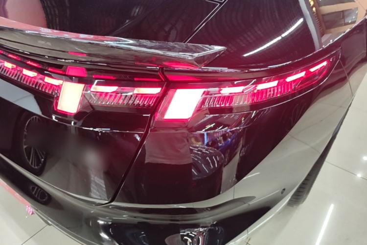 Used Lynk & Co 10 EM-P 2025 Model 240 All-Wheel Drive Ultra—Sport Edition Right Rear Taillight