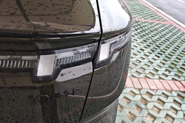 Used Lynk & Co 10 EM-P 2025 Model 240 All-Wheel Drive Ultra—Sport Edition Right Rear Taillight