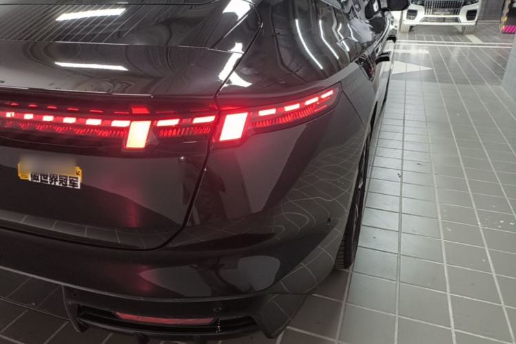 Used Lynk & Co 10 EM-P 2025 Facelifted Model 240 All-Wheel Drive Ultra Right Rear Taillight