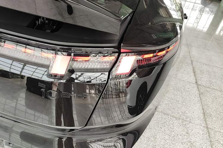 Used Lynk & Co 10 EM-P 2025 Model 240 Four-Wheel Drive Ultra Right Rear Taillight