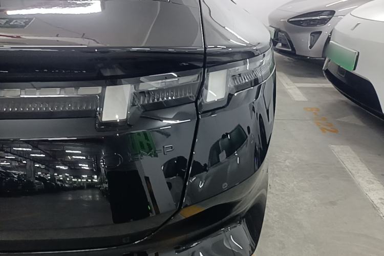 Used Lynk & Co 10 EM-P 2025 Facelifted Model 120 All-Wheel Drive Ultra Right Rear Taillight