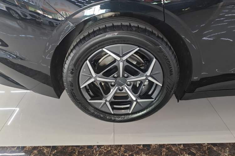 Used Lynk & Co 10 EM-P 2025 Facelifted Model 240 All-Wheel Drive Ultra Right Rear Wheel Hub
