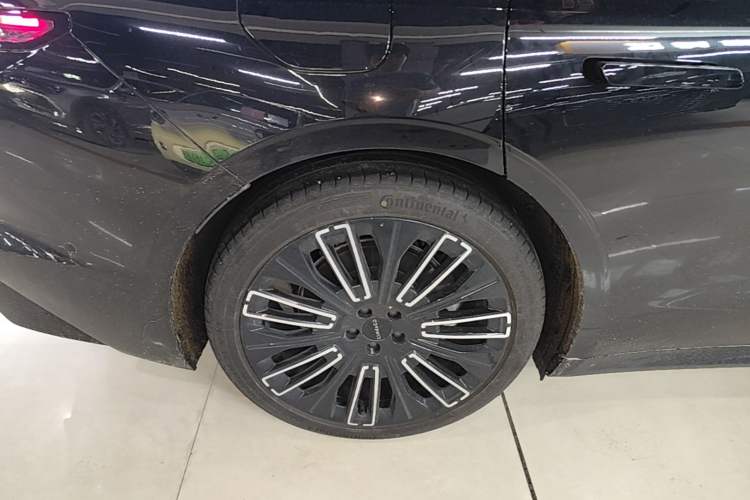 Used Lynk & Co 10 EM-P 2025 Facelifted Model 120 All-Wheel Drive Ultra Right Rear Wheel Hub