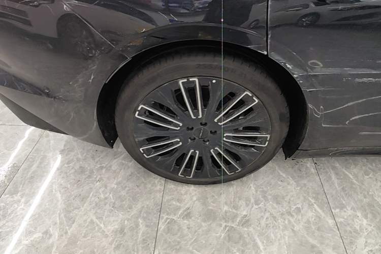 Used Lynk & Co 10 EM-P 2025 Facelifted Model 240 All-Wheel Drive Ultra Right Rear Wheel Hub