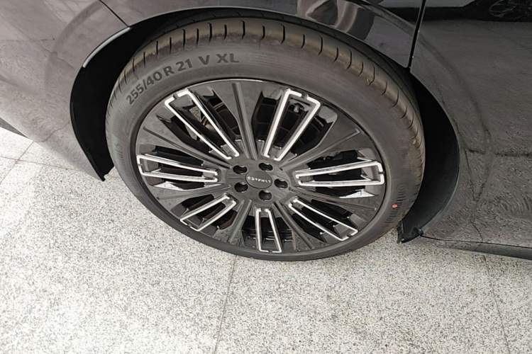 Used Lynk & Co 10 EM-P 2025 Model 240 Four-Wheel Drive Ultra Right Rear Wheel Hub