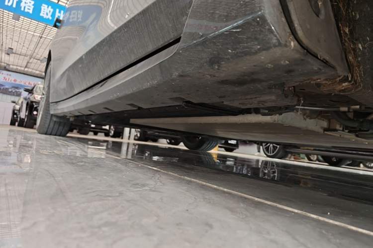 Used Lynk & Co 10 EM-P 2025 Model 240 Four-Wheel Drive Ultra Right Side Sill