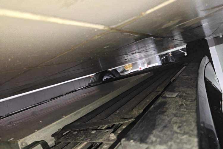 Used Lynk & Co 10 EM-P 2025 Model 240 All-Wheel Drive Ultra—Sport Edition Right Side Sill