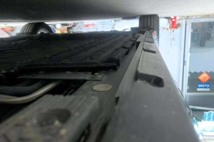 Used Lynk & Co 10 EM-P 2025 Model 120 Four-Wheel Drive Ultra Right Side Sill