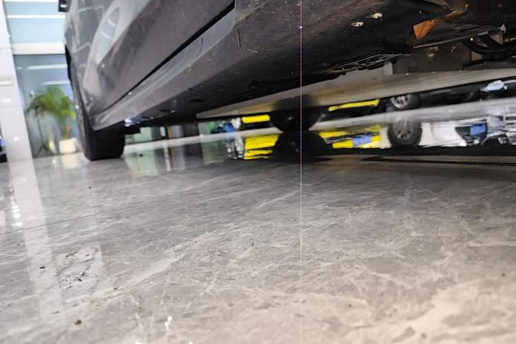 Used Lynk & Co 10 EM-P 2025 Facelifted Model 240 All-Wheel Drive Ultra Right Side Sill