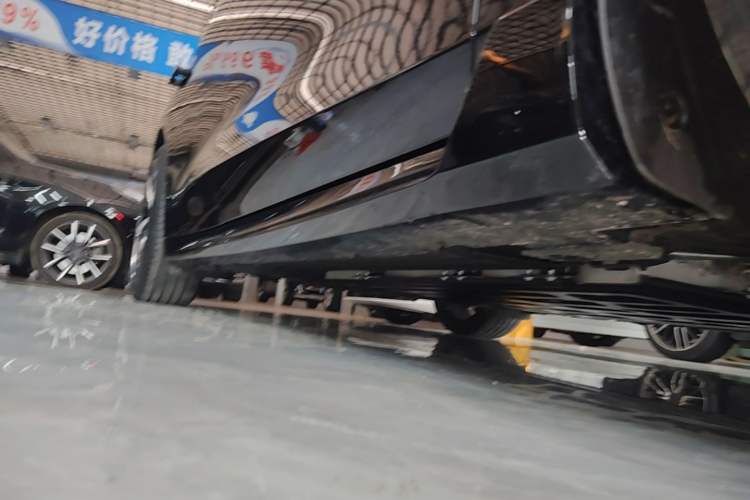Used Lynk & Co 10 EM-P 2025 Model 240 Four-Wheel Drive Ultra Right Side Sill