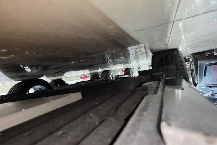 Used Lynk & Co 10 EM-P 2025 Model 240 All-Wheel Drive Ultra—Sport Edition Right Side Sill