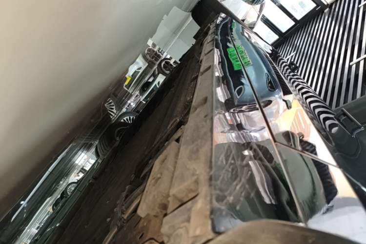 Used Lynk & Co 10 EM-P 2025 Model 120 Four-Wheel Drive Ultra Right Side Sill