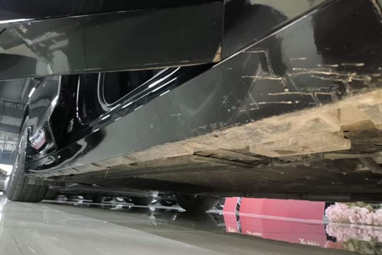 Used Lynk & Co 10 EM-P 2025 Model 120 Four-Wheel Drive Ultra Right Side Sill