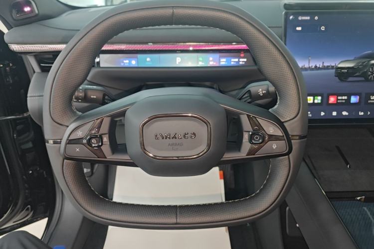 Used Lynk & Co 10 EM-P 2025 Facelifted Model 240 All-Wheel Drive Ultra Steering Wheel