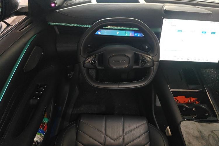 Used Lynk & Co 10 EM-P 2025 Facelifted Model 120 All-Wheel Drive Ultra Steering Wheel