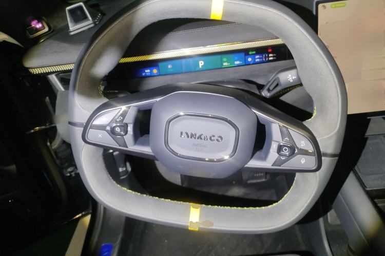 Used Lynk & Co 10 EM-P 2025 Model 240 All-Wheel Drive Ultra—Sport Edition Steering Wheel