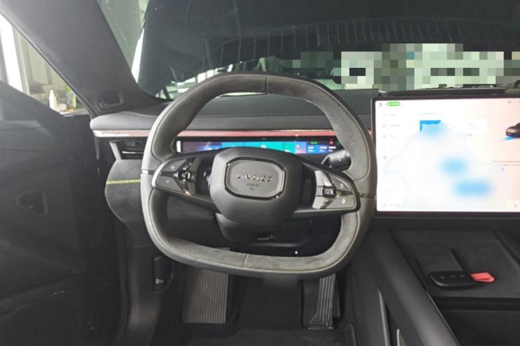 Used Lynk & Co 10 EM-P 2025 Model 240 All-Wheel Drive Ultra—Sport Edition Steering Wheel