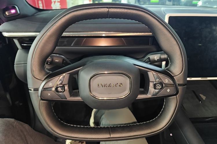 Used Lynk & Co 10 EM-P 2025 Facelifted Model 120 All-Wheel Drive Ultra Steering Wheel